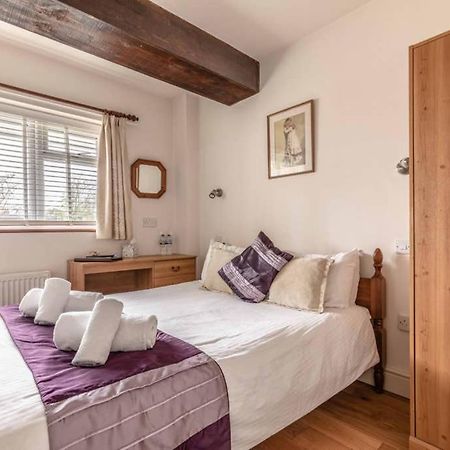 4 Bed 3 Baths In Central Windsor! Walk 2 All The Sights! Legoland 5 Min Drive Extérieur photo
