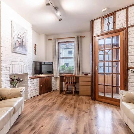 4 Bed 3 Baths In Central Windsor! Walk 2 All The Sights! Legoland 5 Min Drive Extérieur photo