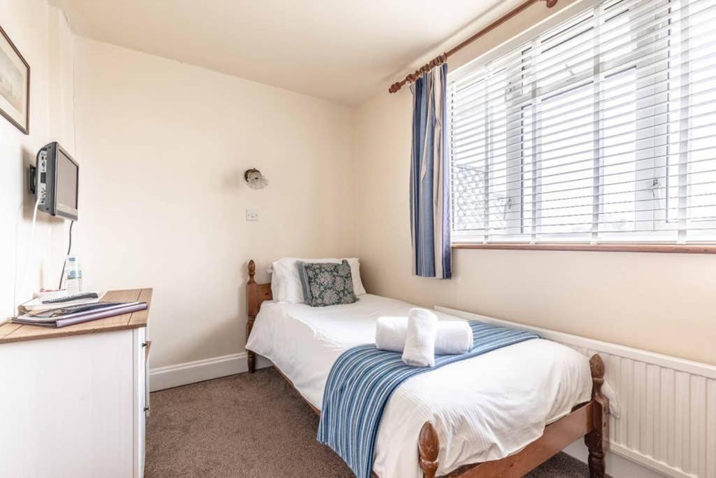 4 Bed 3 Baths In Central Windsor! Walk 2 All The Sights! Legoland 5 Min Drive Extérieur photo
